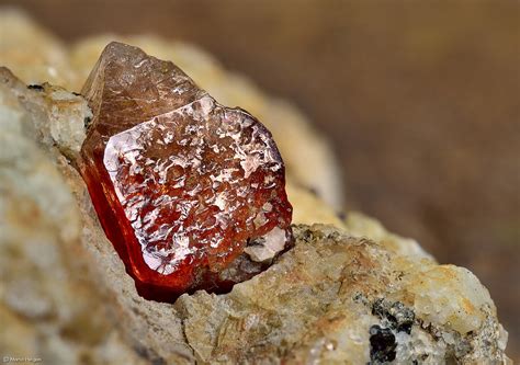 dating zircon crystals